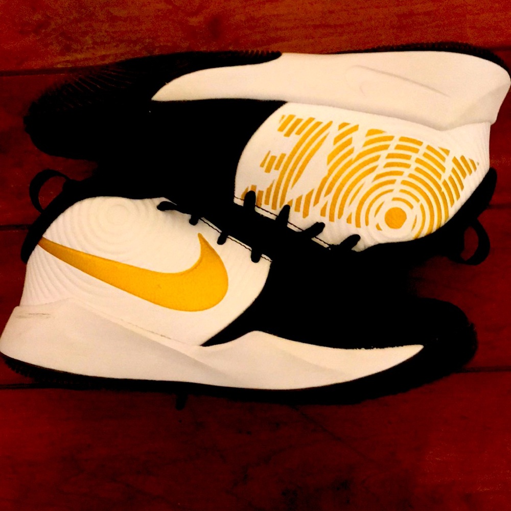 Boys Nike GOLD Basketball Shoes